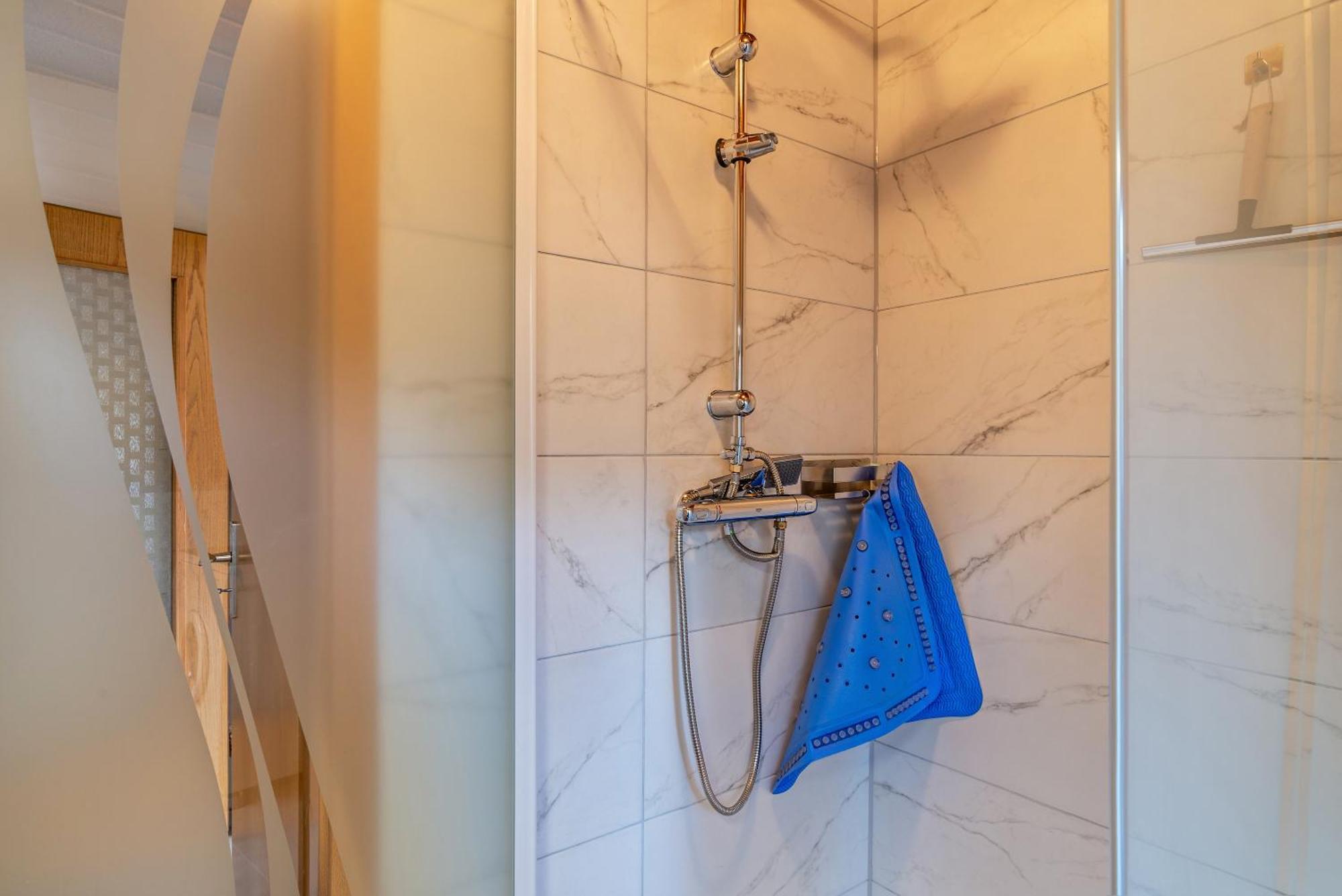 Apartament Haus Guenter Und Valeria Gossersweiler-Stein Zewnętrze zdjęcie